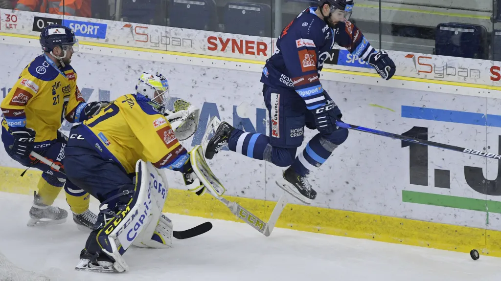 Michal Birner se vyhnul "tygřím" skokem hokejce Daniela Hufa