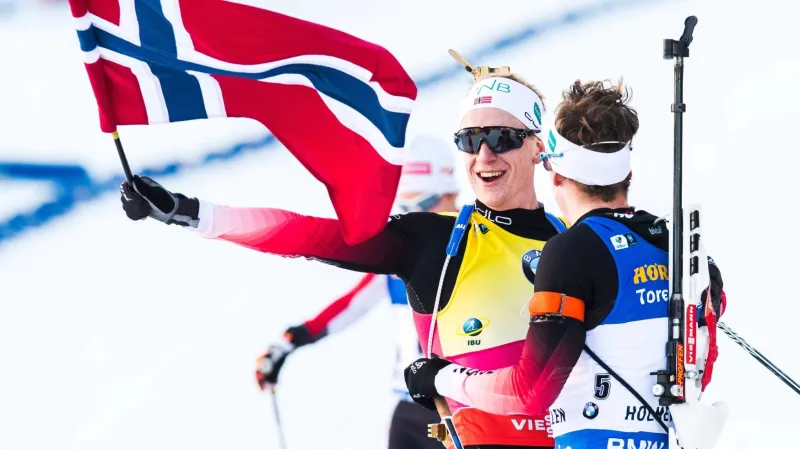 Norové Johannes a Tarjei Böovi slaví výhru prvně jmenovaného v Oslu