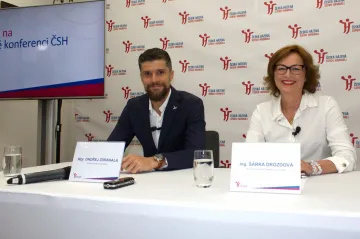 Šéf České házené Ondřej Zdráhala a generální sekretářka Šárka Drozdová