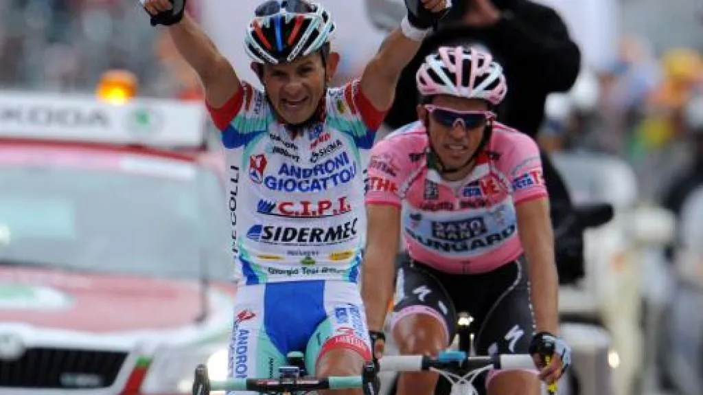 José Rujano a Alberto Contador