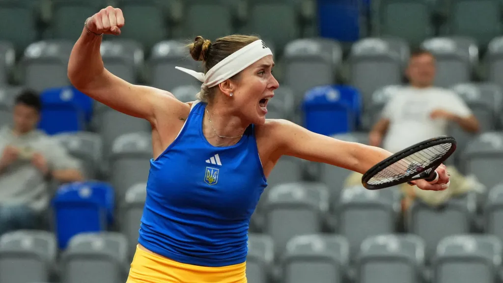 Elina Svitolinová v utkání s Jil Teichmannovou