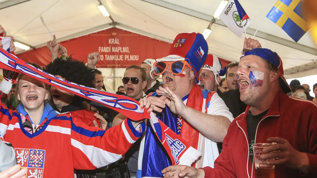 Čeští fanoušci ve fanzóně