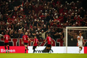 Fotbalisté Albánie se radují z gólu v české síti