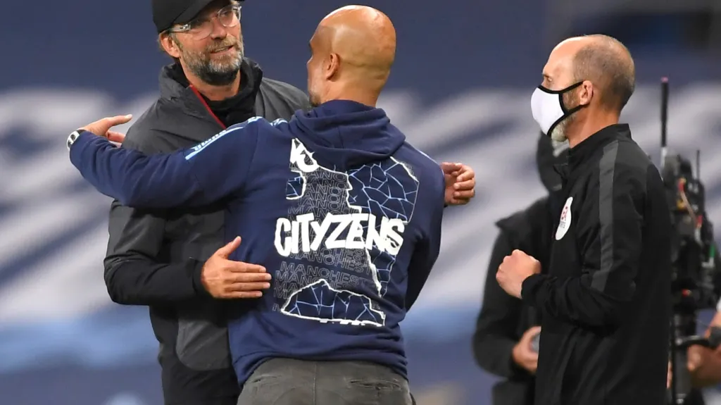 Liverpoolský kouč Jürgen Klopp a Pep Guardiola z Manchesteru City