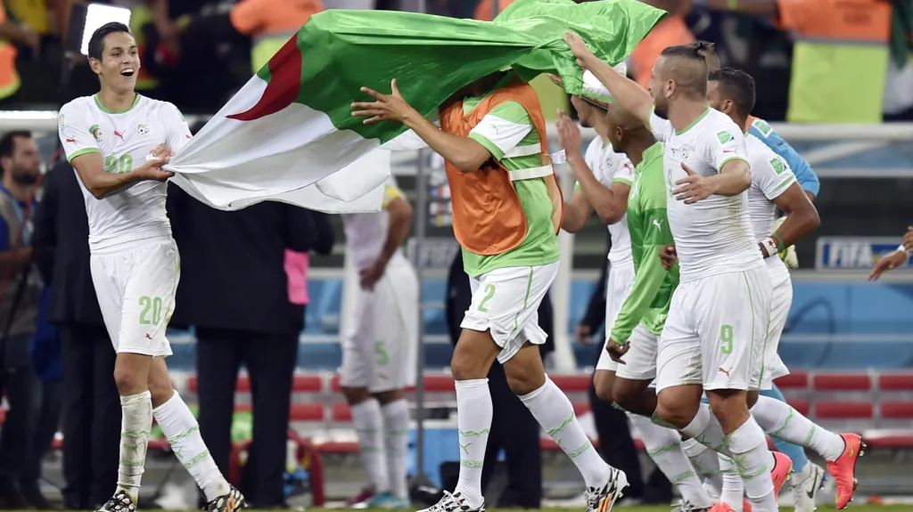 Slavící fotbalisté Alžírska