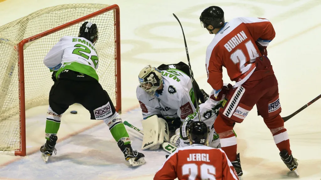Vilém Burian střílí branku do sítě Mladé Boleslavi