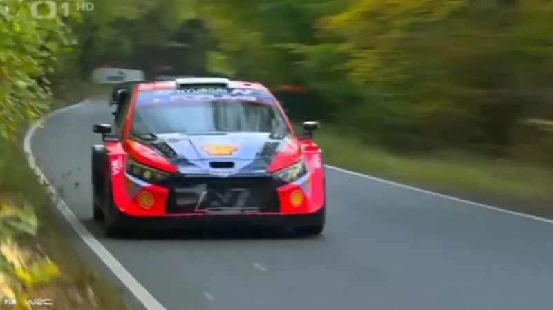 Středoevropskou rallye stále vede Ogier