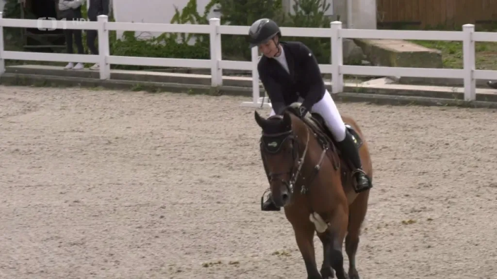 Vingrálková ovládla mistrovství republiky v parkurovém skákání