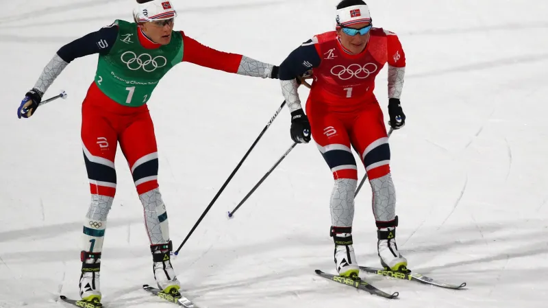 Předávka Fallaové a Björgenové během týmového sprintu