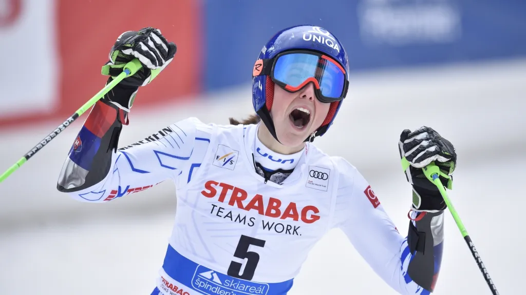 Petra Vlhová se raduje z vítězství v závodu SP ve Špindlerově Mlýně