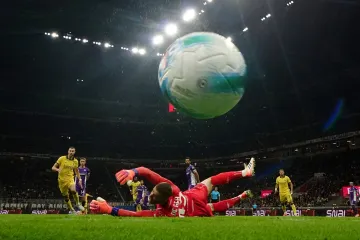 Leao z AC Milán dává gól Fiorentině