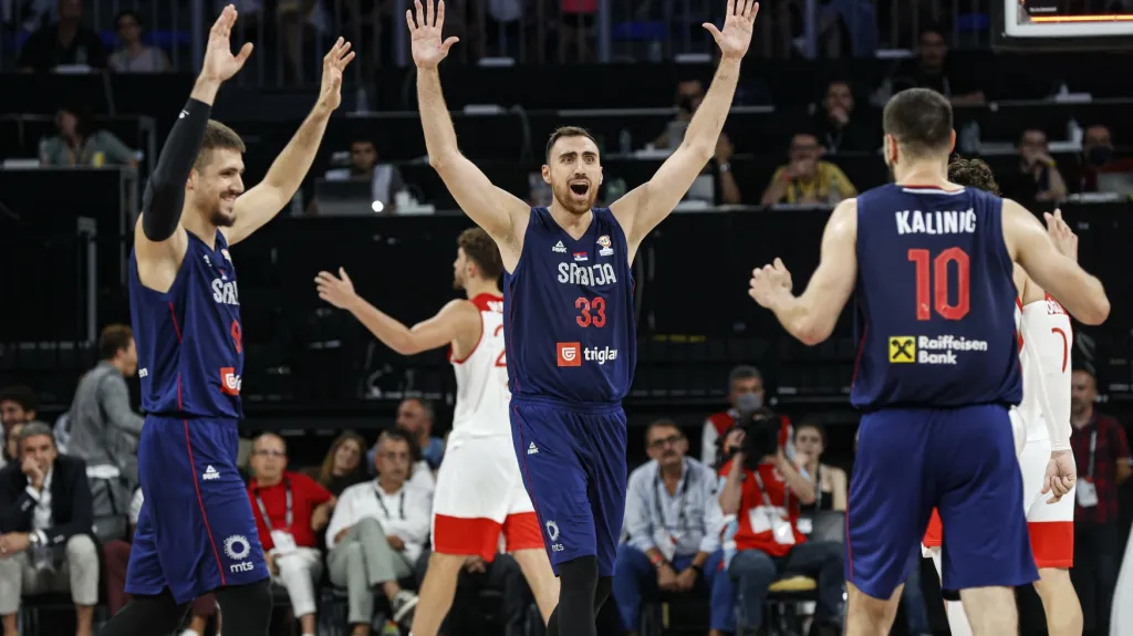 Srbská radost z vítězného koše Nikoly Kaliniče