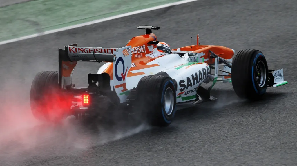 Němec Adrian Sutil z Force India při závěrečném předsezonním testování v Barceloně