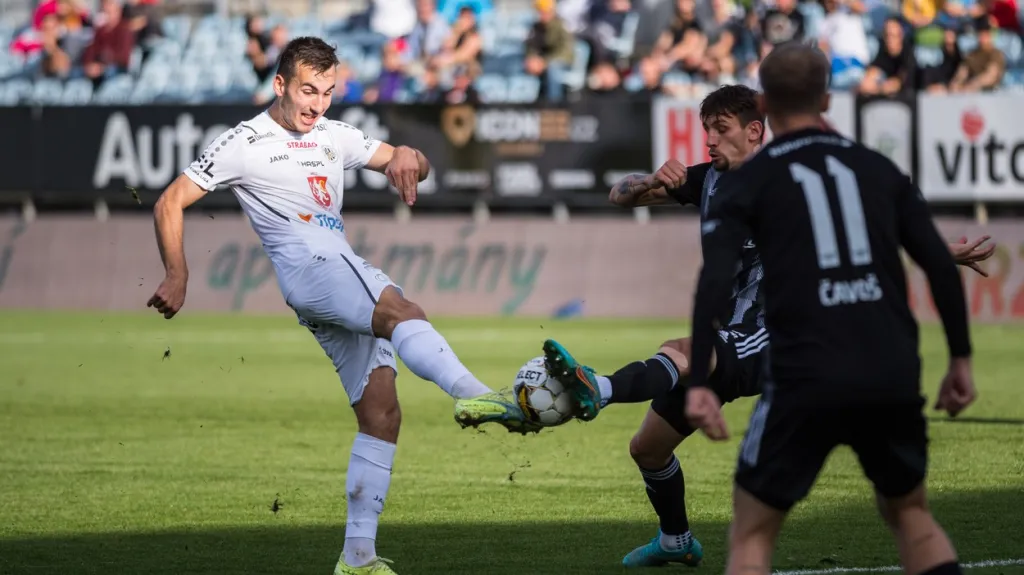 Hradecký Filip Kubala v zakončení v utkání s Českými Budějovicemi