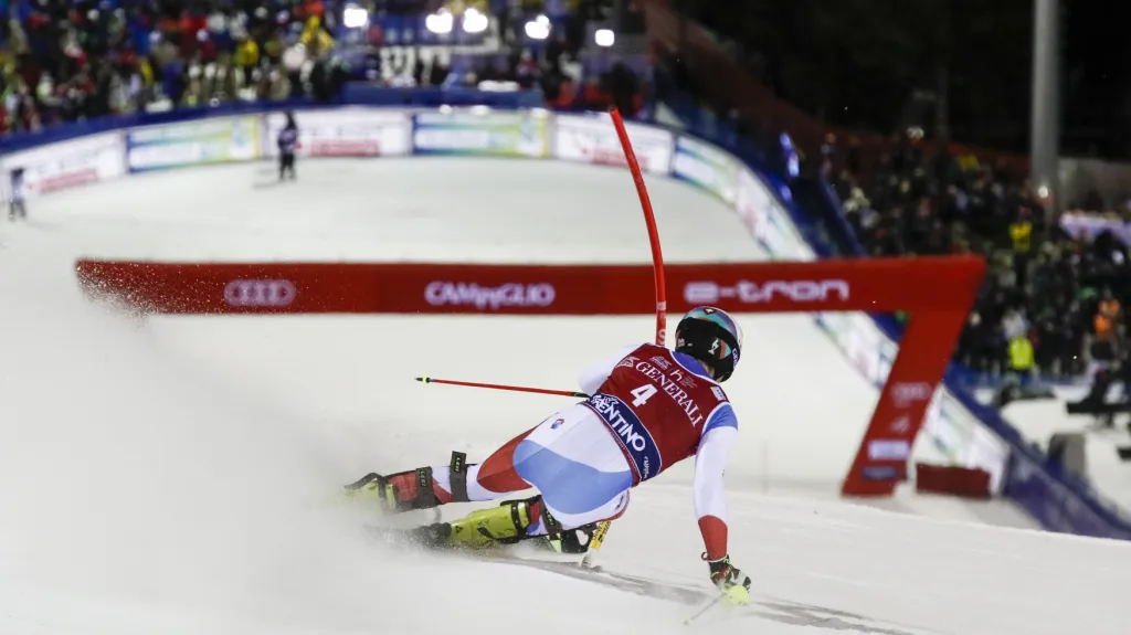 Daniel Yule vyhrál slalom v Madonně di Campiglio