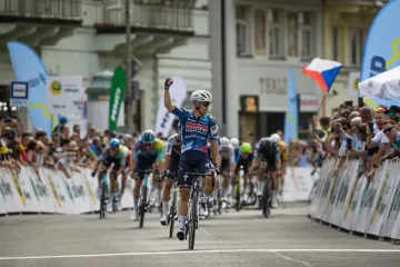Luke Lamperti vyhrává první etapu Czech Tour