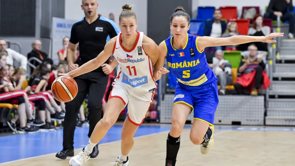 Elhotová obchází protihráčku