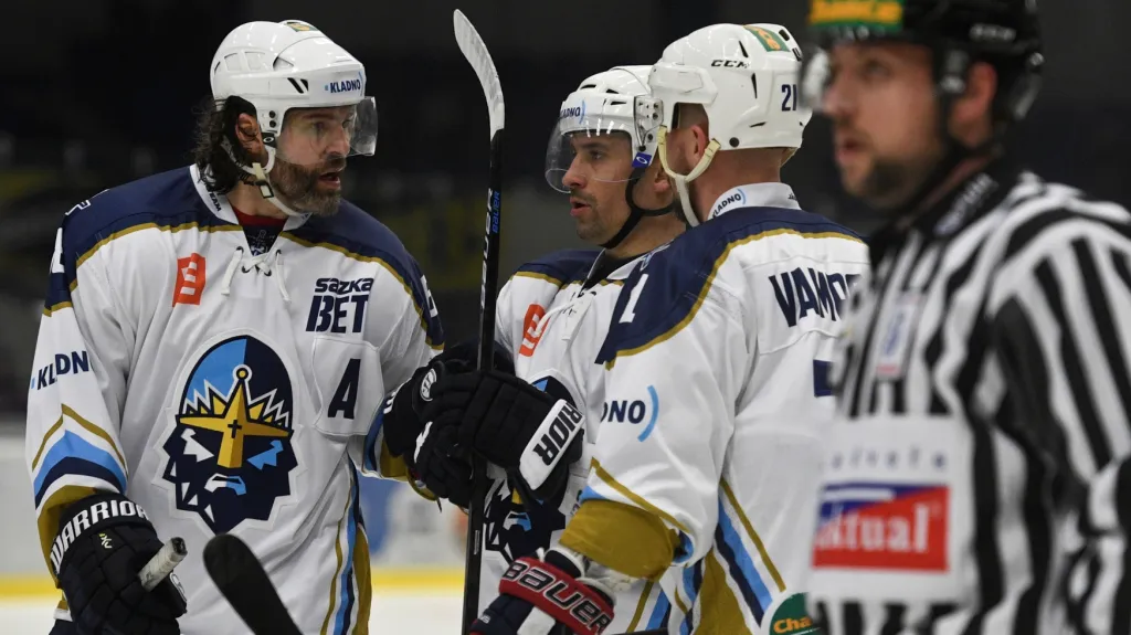 Jaromír Jágr s kladenskými spoluhráči Plekancem a Vampolou