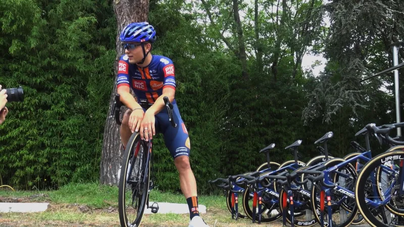 Po deseti etapách si cyklisté na Tour užili první ze dvou dnů volna