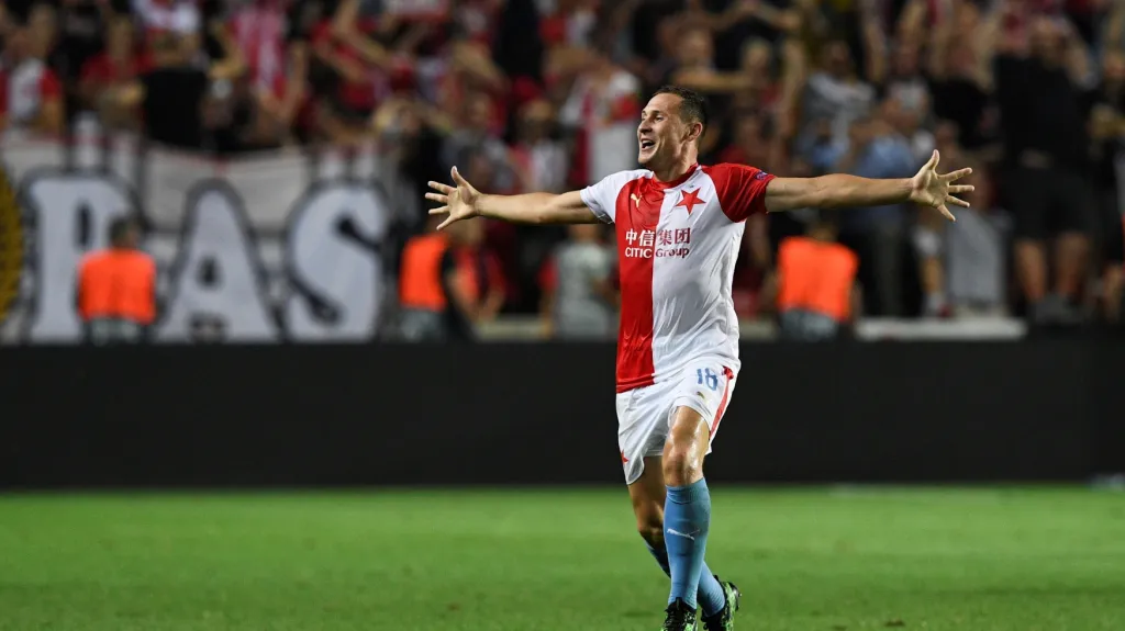 Jan Bořil ze Slavie oslavuje gól 
