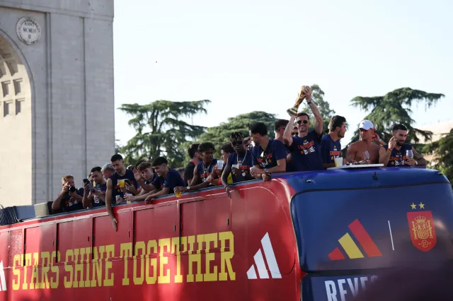 Španělští fotbalisté jsou zpátky doma. Světový titul slaví v Madridu milion lidí
