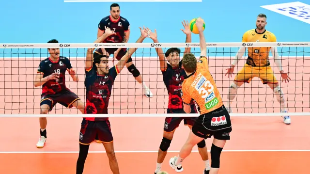 Koncovka utkání Lvi Praha – Berlin Volleys a ohlasy Jakea Hanese