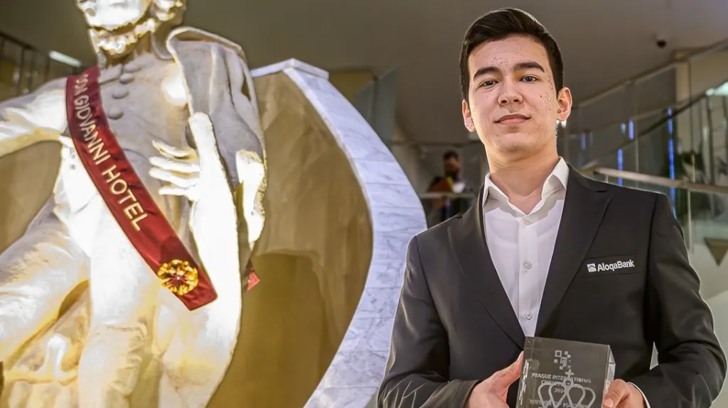 Nodirbek Abdusattorov