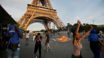 Fanouškovské nepokoje pod Eiffelovou věží