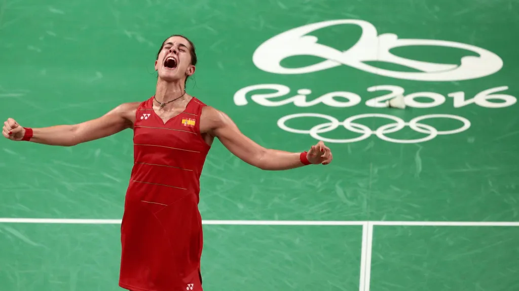 Slavící španělská badmintonistka Carolina Marinová