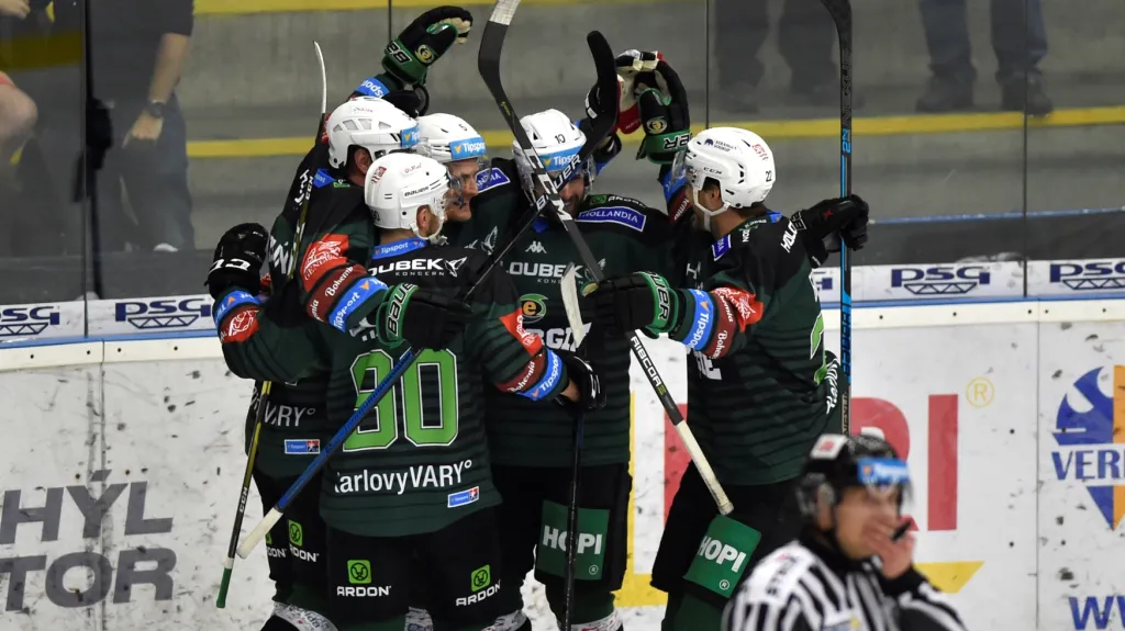 Slavící hráči Karlových Varů