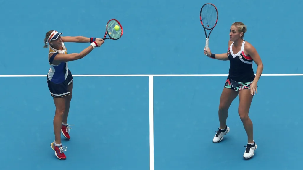 Andrea Hlaváčková (vlevo) s Timeou Babosovou 