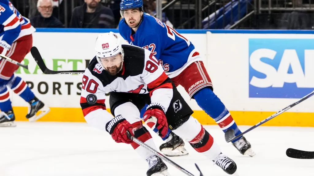 Filip Chytil stíhá Tomáše Tatara