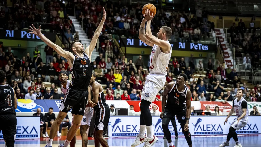 Basketbalisté Nymburku v utkání proti Terstu