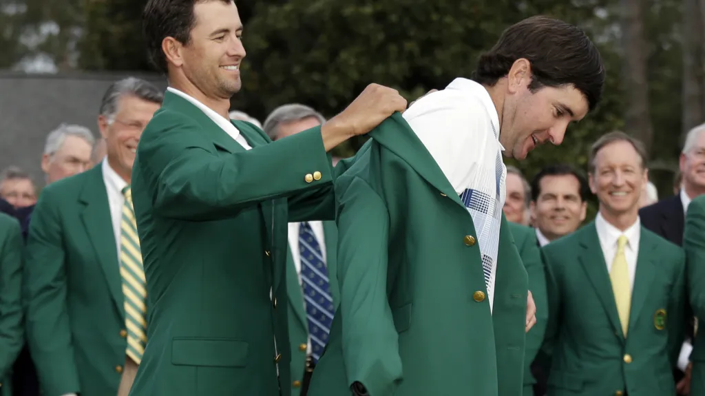 Bubba Watson přebírá zelené sako