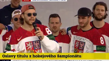 Červenkovo a Pastrňákovo poděkování fanouškům na Staroměstském náměstí