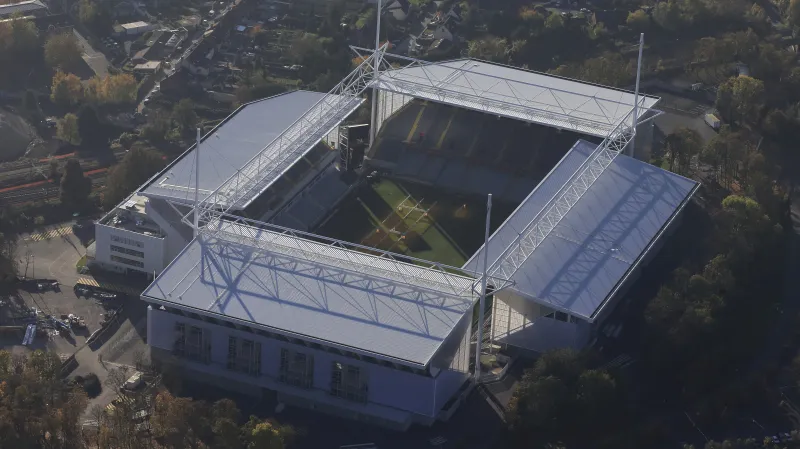 Stadion Stade Bollaert-Delelis v Lens