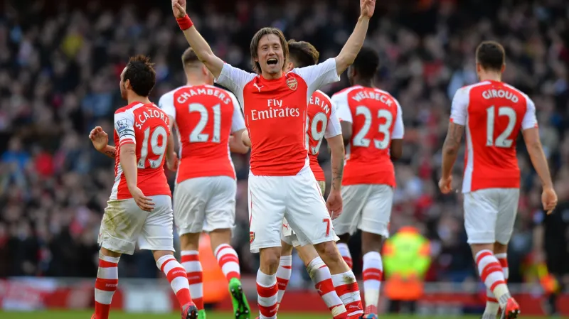 Rosický slaví svou trefu za Arsenal