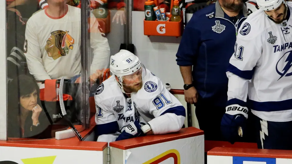 Steven Stamkos na lavičce Tampy Bay