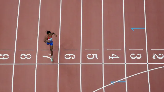 Finále běhu žen na 400 m a triumf Marileidy Paulinové