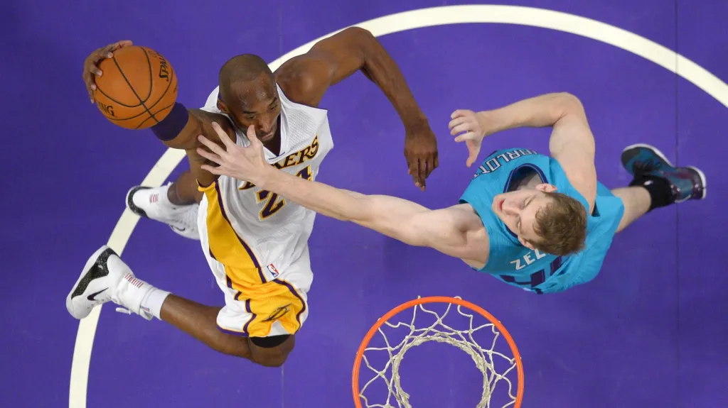 Bryantovi Lakers dosáhli na první výhru v sezoně