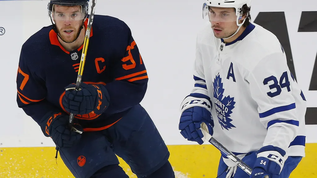 Connor McDavid z Edmontonu a Auston Matthews z Toronta