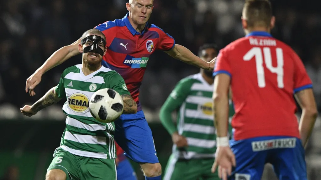 Roman Procházka v duelu s Bohemians