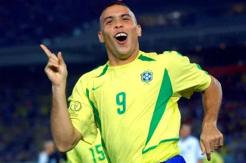 Ronaldo se raduje z gólu ve finále MS 2002