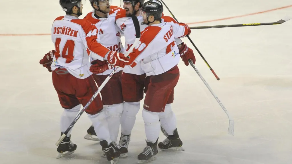 Hráči Olomouce slaví vítězství v baráži
