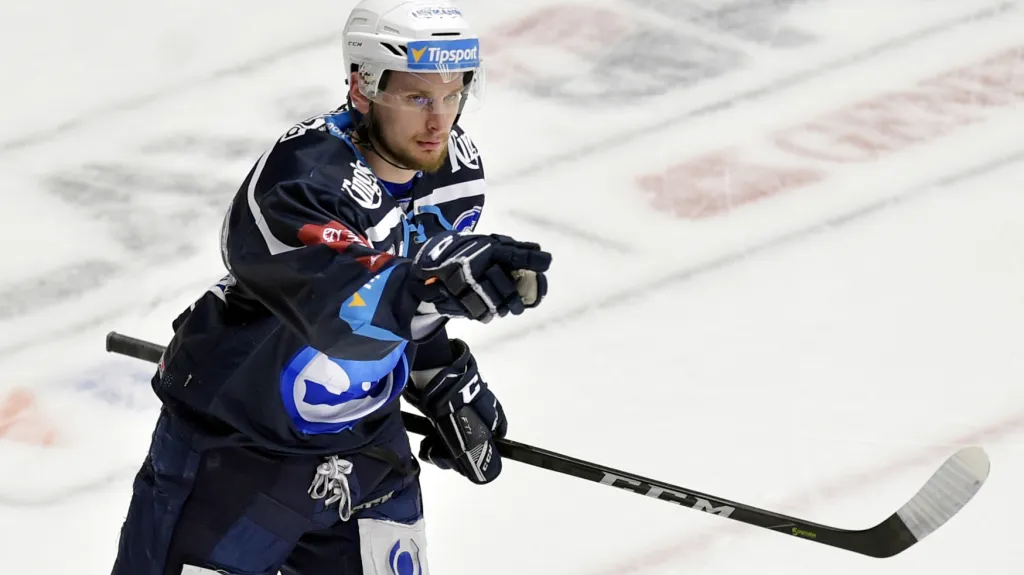 Denis Kindl z Plzně se raduje z gólu v semifinále play-off v Třinci