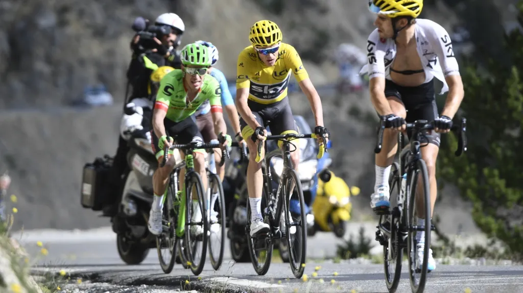 Mikel Landa před Chrisem Froomem