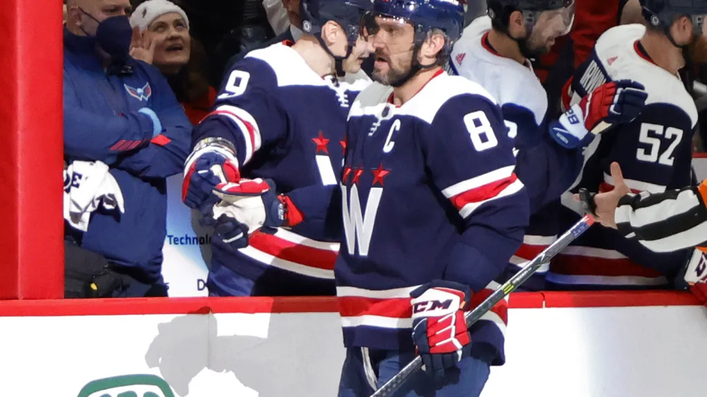 Alexandr Ovečkin z Washingtonu slaví další gól v NHL