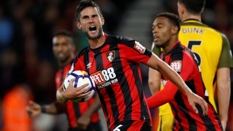 Andrew Surman z Bournemouthu se raduje po gólu