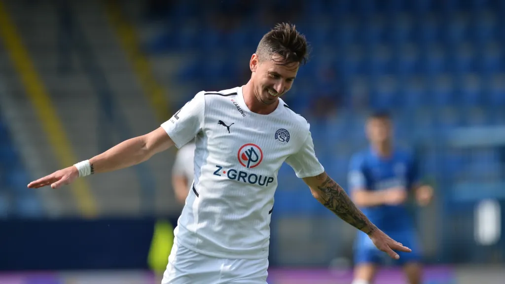 Milan Petržela slaví gól na stadionu U Nisy