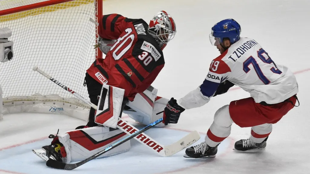 Tomáš Zohorna zkouší blafákem překvapit brankáře Kanady Murrayho